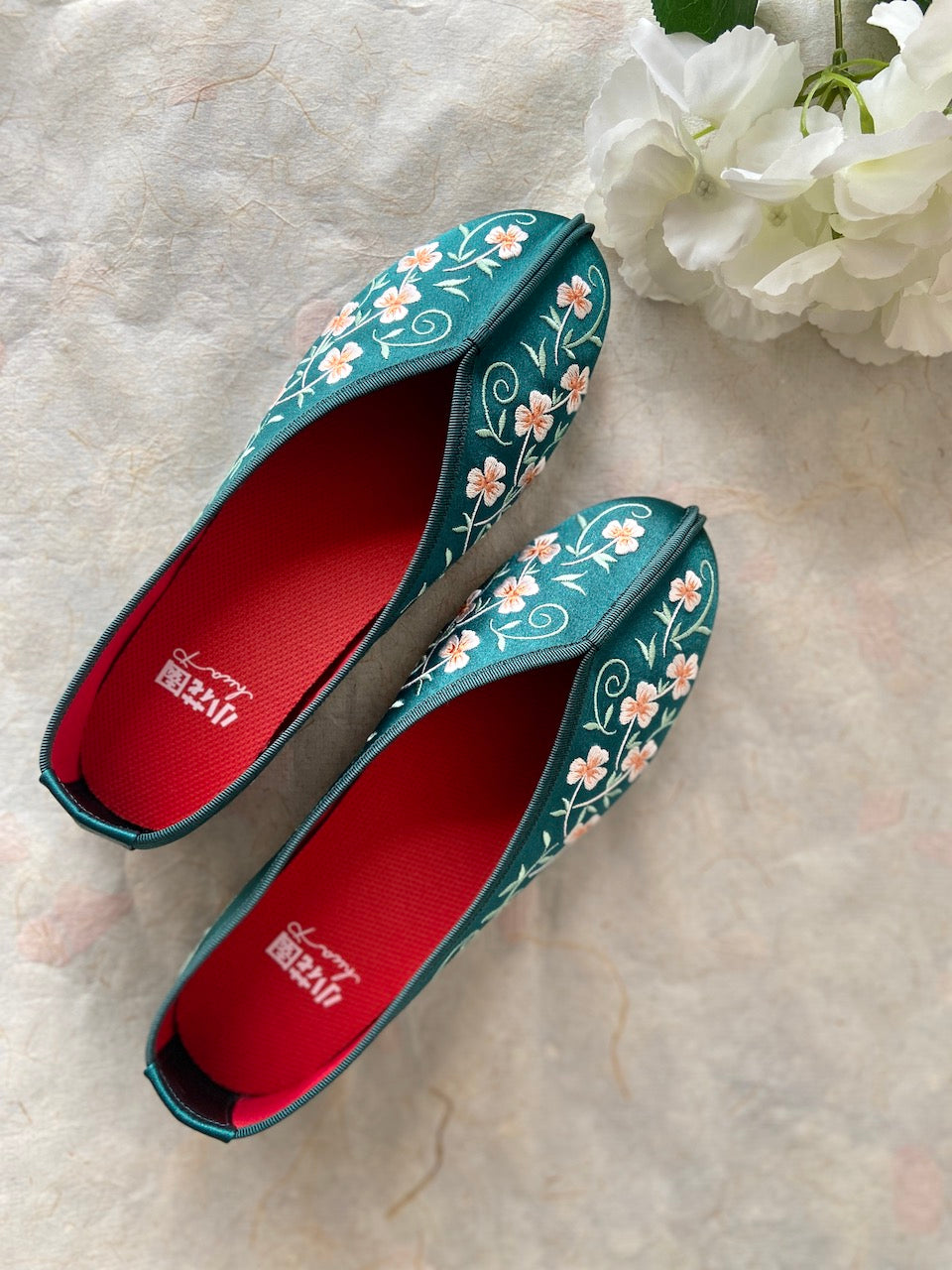 Floral Embroidered Shoes - Green