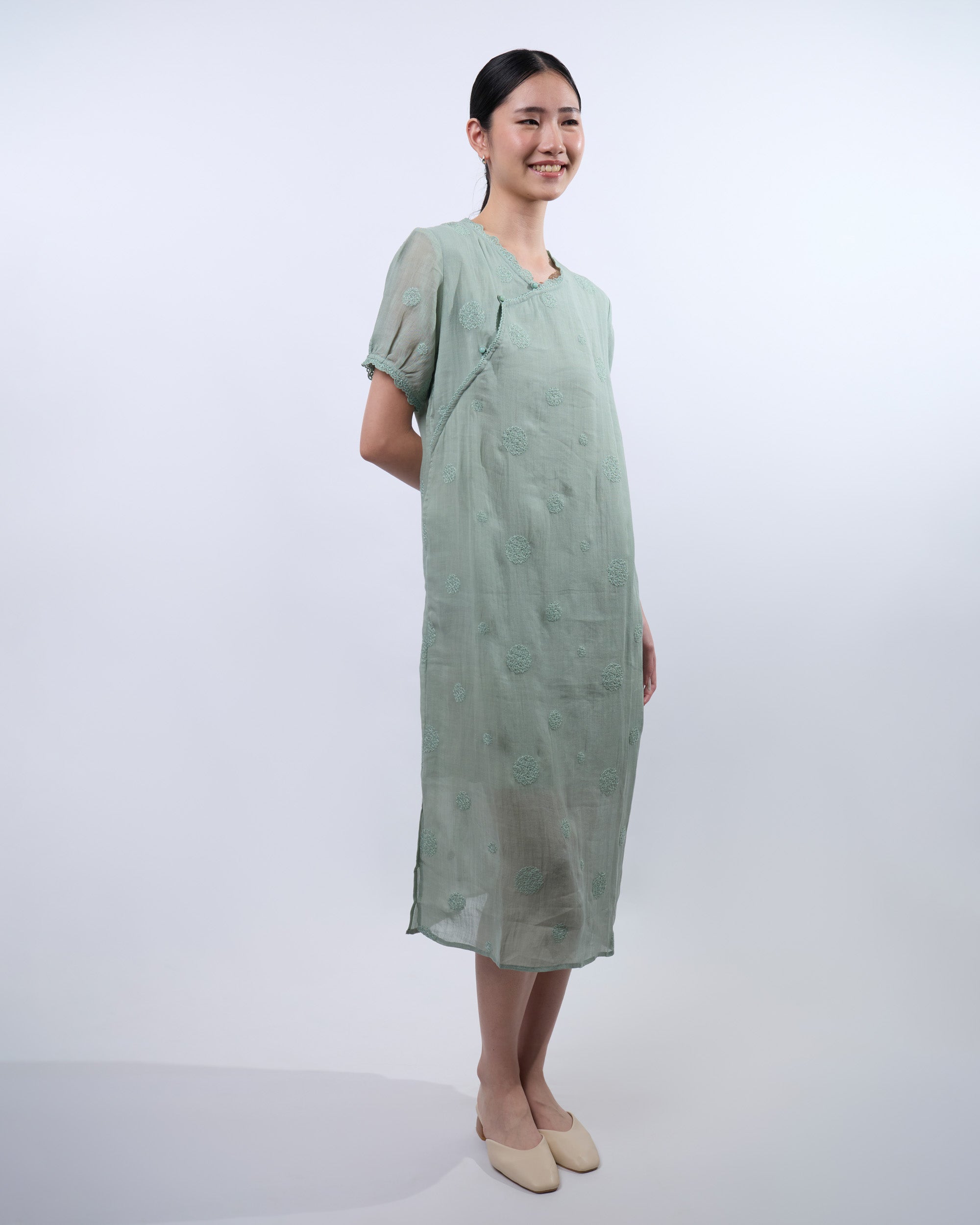 Embroidered V-neck Cheongsam Qipao Dress in Green