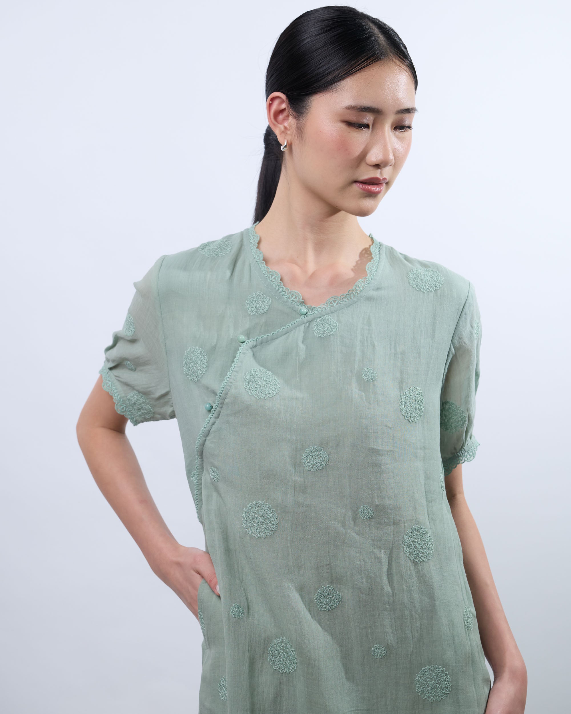Embroidered V-neck Cheongsam Qipao Dress in Green