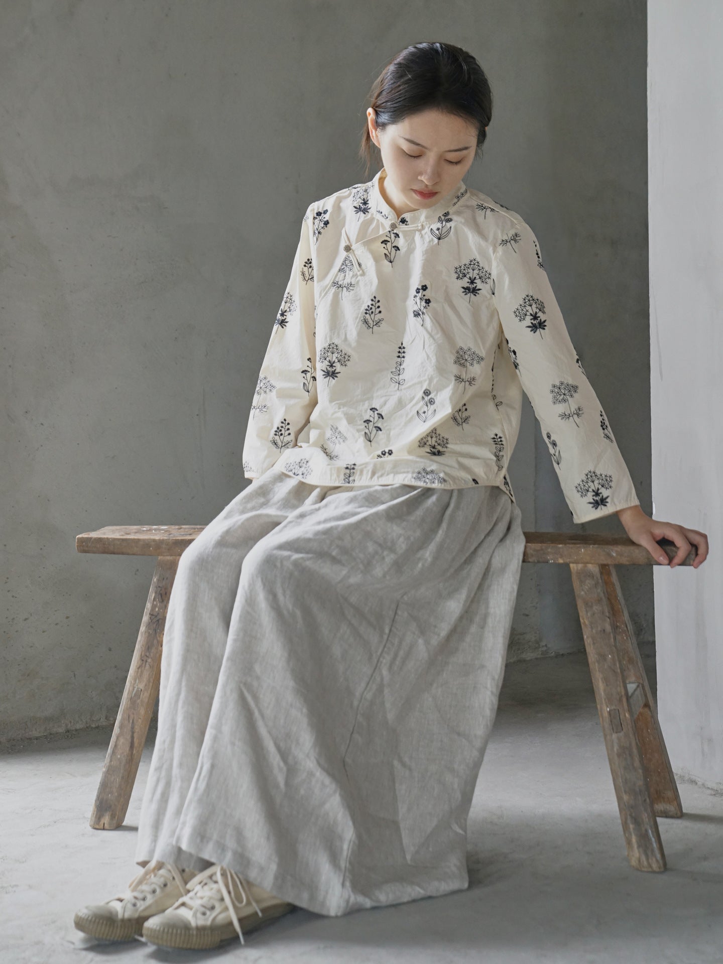 Floral Embroidered Cheongsam Top in Off White