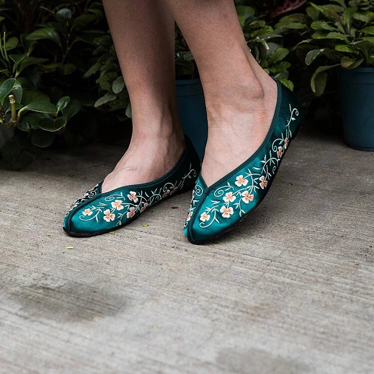 Floral Embroidered Shoes - Green