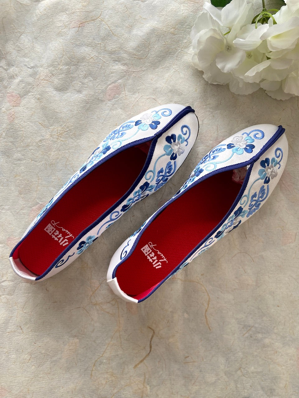 Floral Embroidered Shoes - Blue