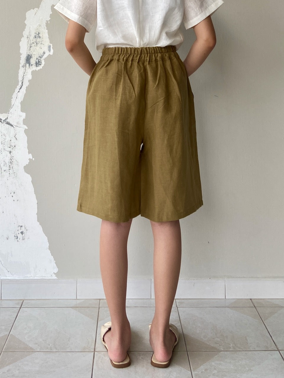 Linen Bermuda Shorts in Avocado Green