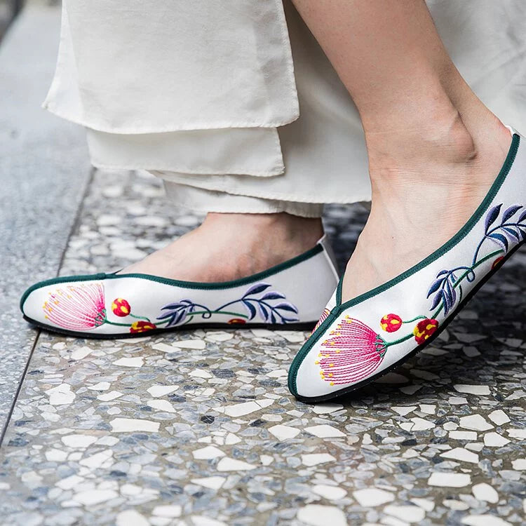 Floral Embroidered Shoes - White