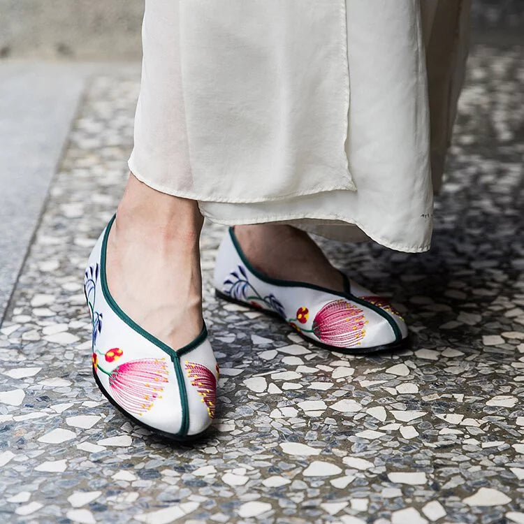 Floral Embroidered Shoes - White