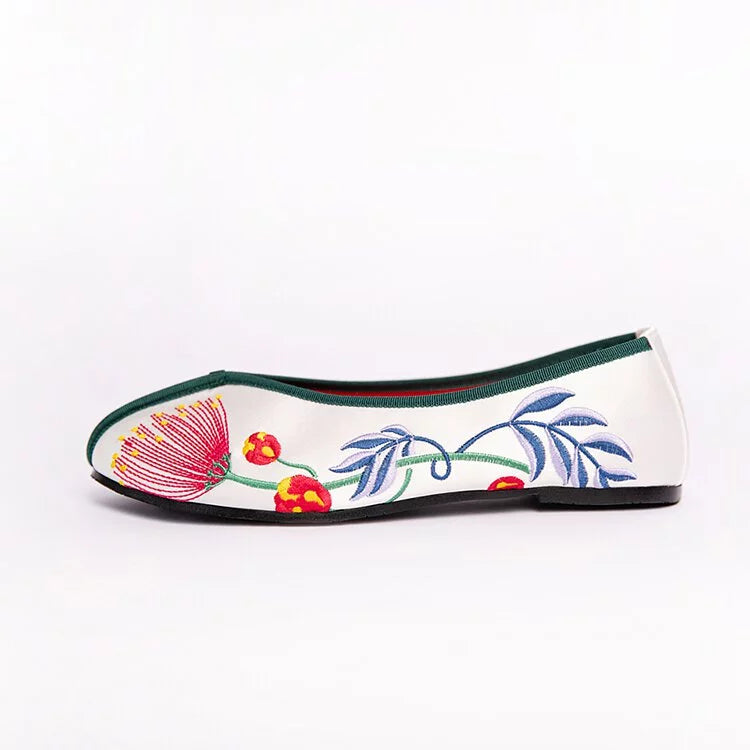 Floral Embroidered Shoes - White